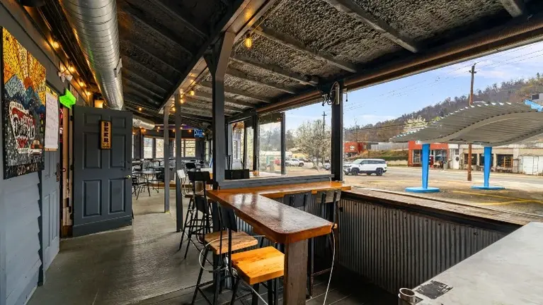 670 Outside Dining Area