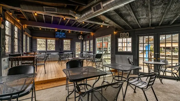 670 Dining & Entertainment Area