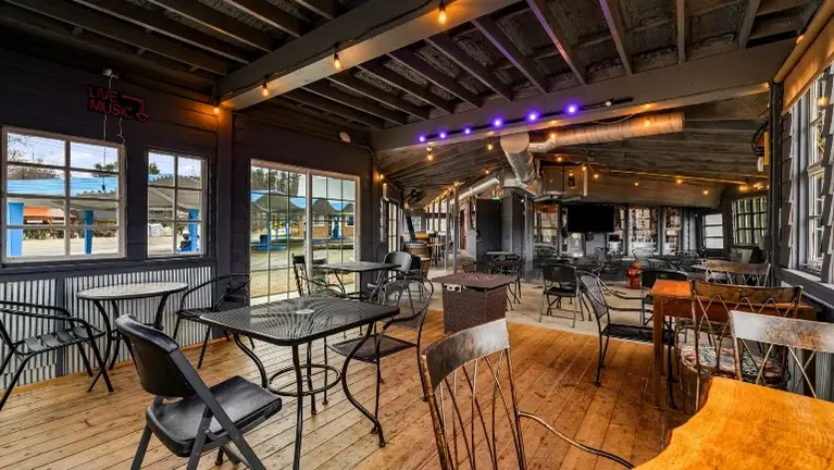 670 Outside Dining Area