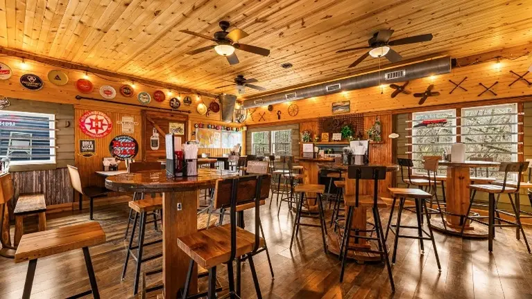 670 Insdie Dining Area