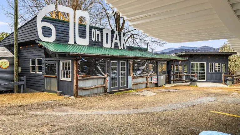 Front View of 670 on Oak Dining / Bar