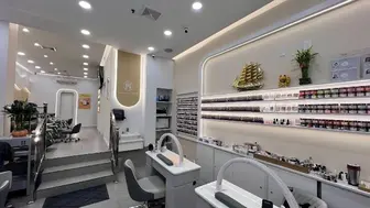 Turn Key High-End Nail Salon [2 Yrs]