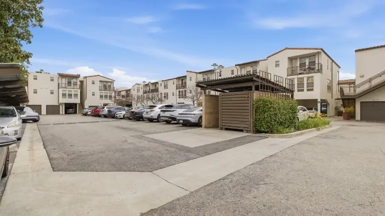 Plenty of first come first serve parking