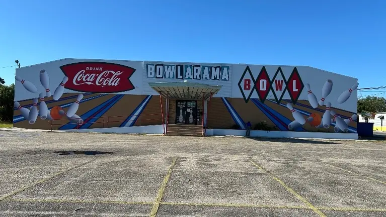 Front of Bowling Alley 16 Lanes