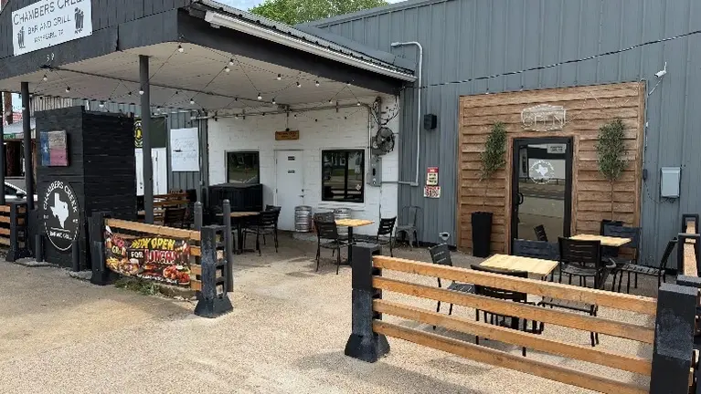 Front porch seating, great for parade day! Front porch seating, great for parade day!