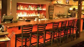 High-Volume Downtown Eugene Restaurant & Bar – Turnkey Opportunity