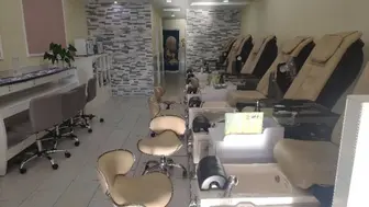 Turn Key High-End Nail Salon [3 Yrs]