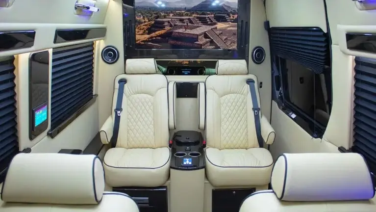 Limo Sprinter Inside/Main Limo Sprinter Inside/Main