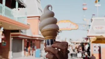 Unbeatable beachfront location: A rare opportunity for an ice cream/co