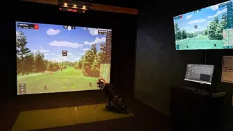 Turnkey Golf Simulator Lounge – High-End Build w/ Uneekor System