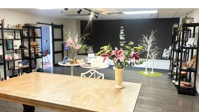 Front Retail Room/Reception