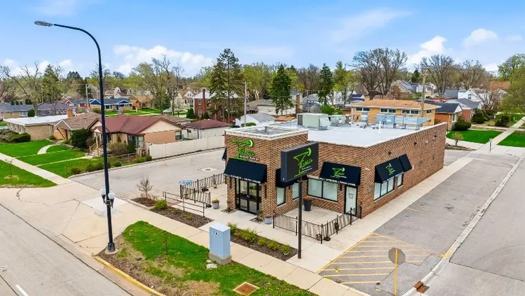 25 Parking Spaces Pluse street parking