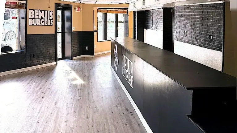 Front sitting area Front sitting area