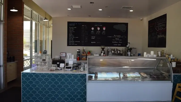 Fully Equipped Ice Cream Shop – Ready for Your Brand Today!