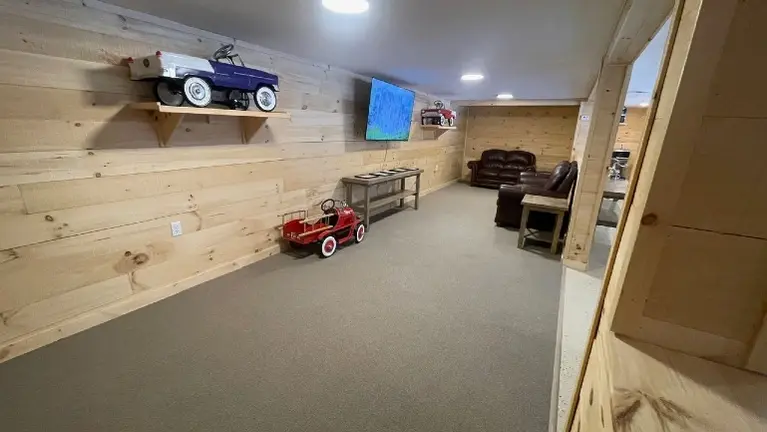 Canton customer lounge