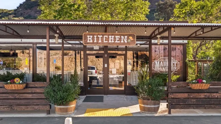 Entry to Kitchen/Bar