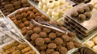 Popular Franchise Treat Shop in Busy Miramar Park