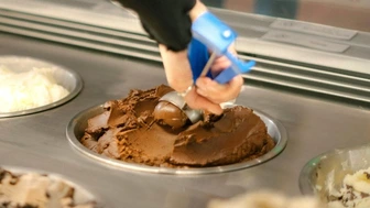 Turnkey Ice Cream, Coffee & Sweets Shop – Profitable!