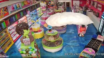 popluar Candy Shop for sale