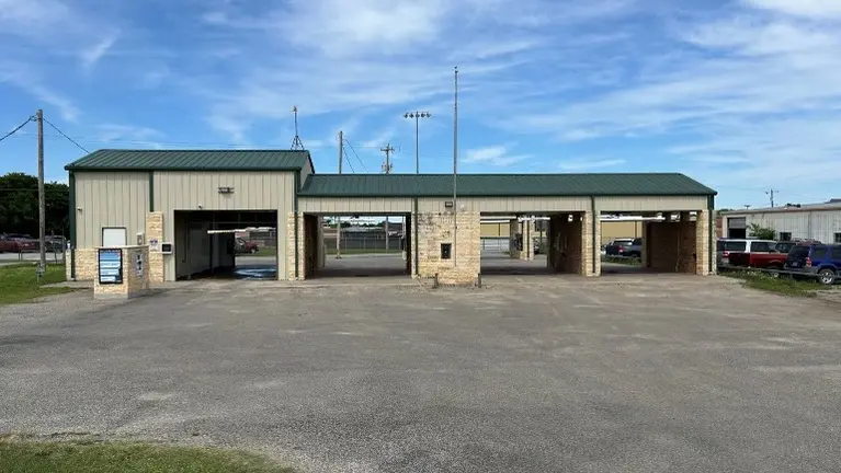 Located on Hwy 69 and Beasley, this property has great visability and access. Located on Hwy 69 and Beasley, this property has great visability and access.