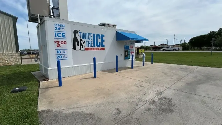Lease space with seperate access, water and electric service Lease space with seperate access, water and electric service