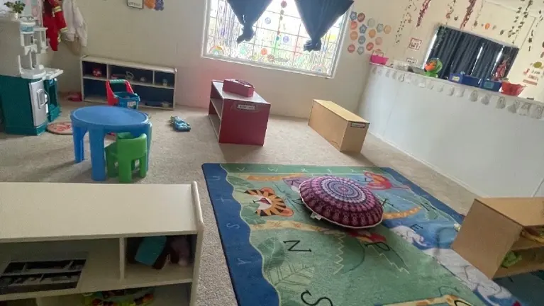 Around 800 sq ft for 3s