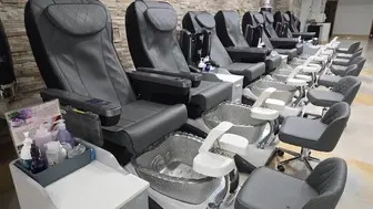 Turn Key High-End Nail Salon [17 Yrs]