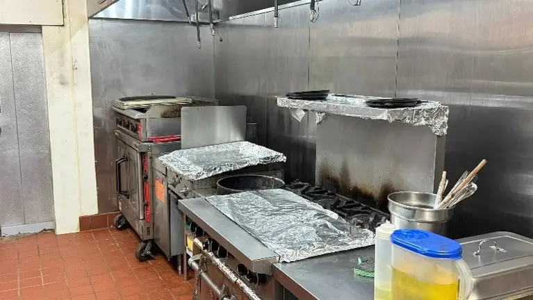 Stove + Oven + Grill + Hood Area Stove + Oven + Grill + Hood Area