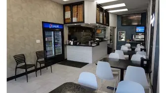 Fully Equipped Pizzeria for Sale – Great Location