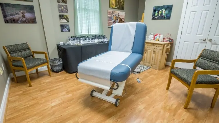 Treatment room: bright, well appointed, functional