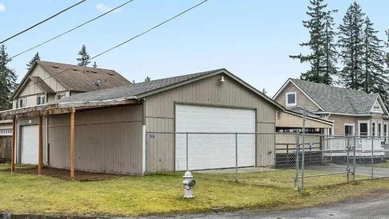 garage w home besdies garage w home besdies