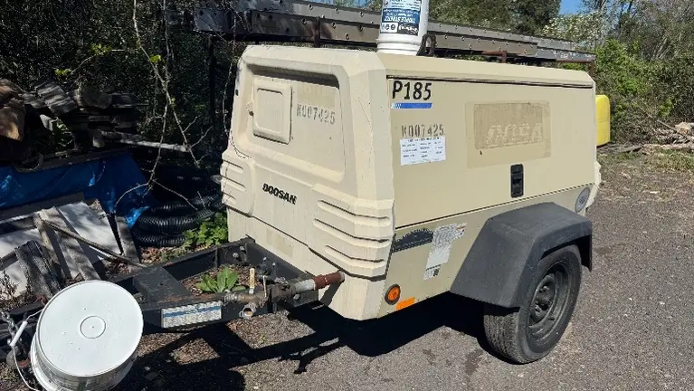 (2) 185cfm IR air compressor (2) 185cfm IR air compressor