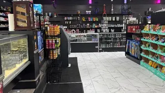 Established Great Location Money Maker Smoke Shop
