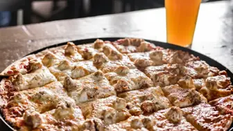 High-Volume Well-Established Pizza Sports Pub - Over 16 Years!