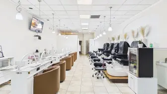 Absentee-Run Premium Nail Salon | 4.9? Rating | Strong Growth