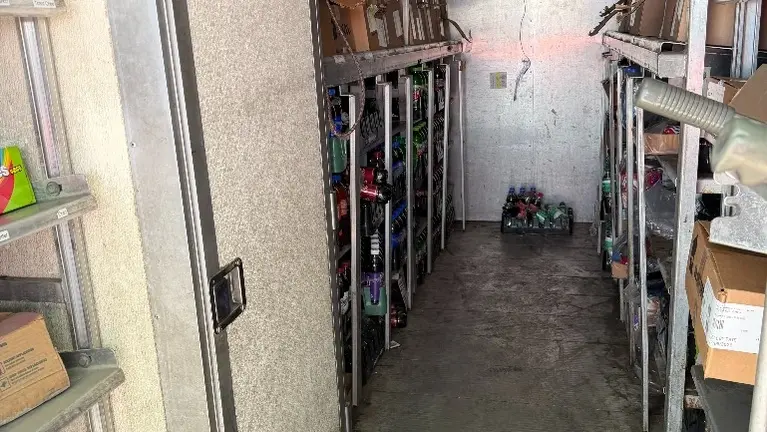 Wal-in w/ shelves & cooler box