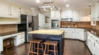 Cabinet Wholesale Manufacture-Low Rent-Good Location