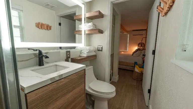 Room #10 Room #10