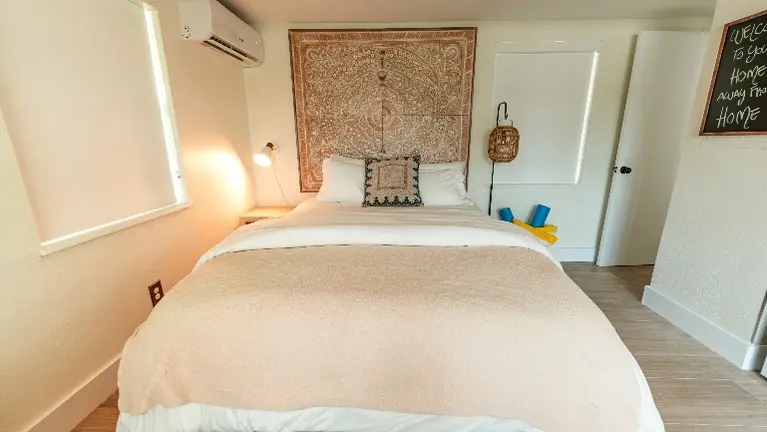 Room #10 Room #10