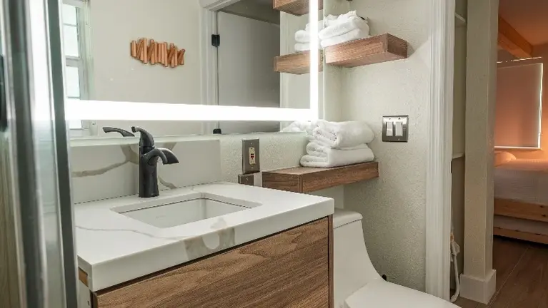 Room #10 Room #10
