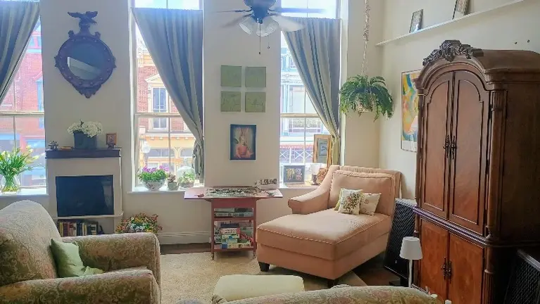 A 1,300 sq. ft. residence on top floor