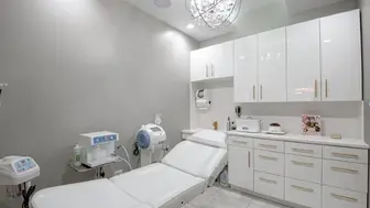 Established Luxury Med Spa & Salon+Income-Producing Retail Center!