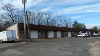 1,500 Sq Ft Flex Warehouse for Rent! - 417 N Grove St - G