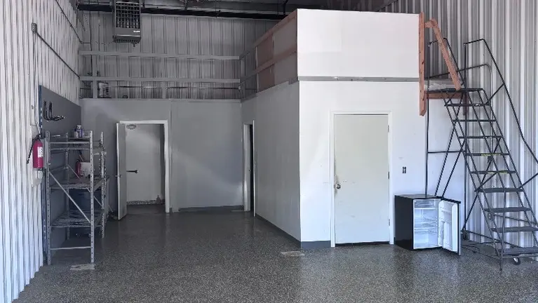 200 SQFT office space with new mini-split