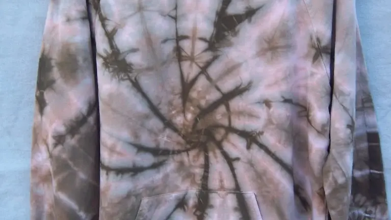 This is a detail of a sweatshirt in delicate star khaki.