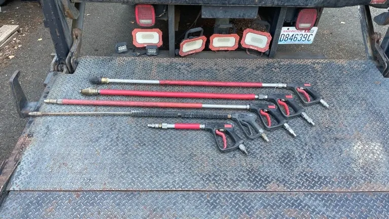 Multiple Pressure Washing Guns Multiple Pressure Washing Guns