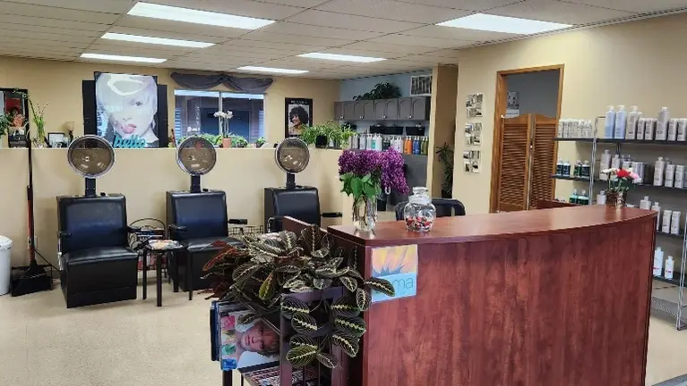 Entrance, reception desk