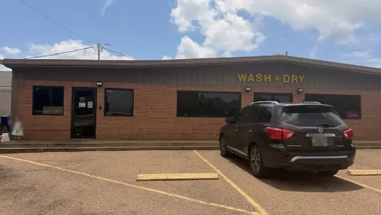 Stand alone building.  Laundromat is the only tenant. 