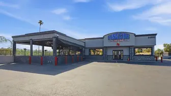 Ringside Bar & Grill