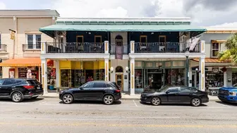 Downtown Mount Dora-Cafe & Eatery "Stairway 2 Donnelly"